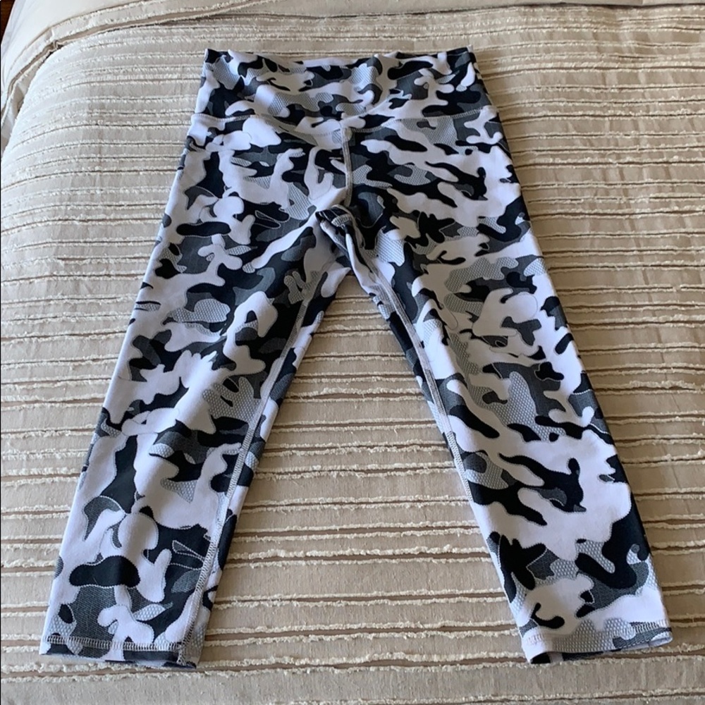 Camo cropped leggings